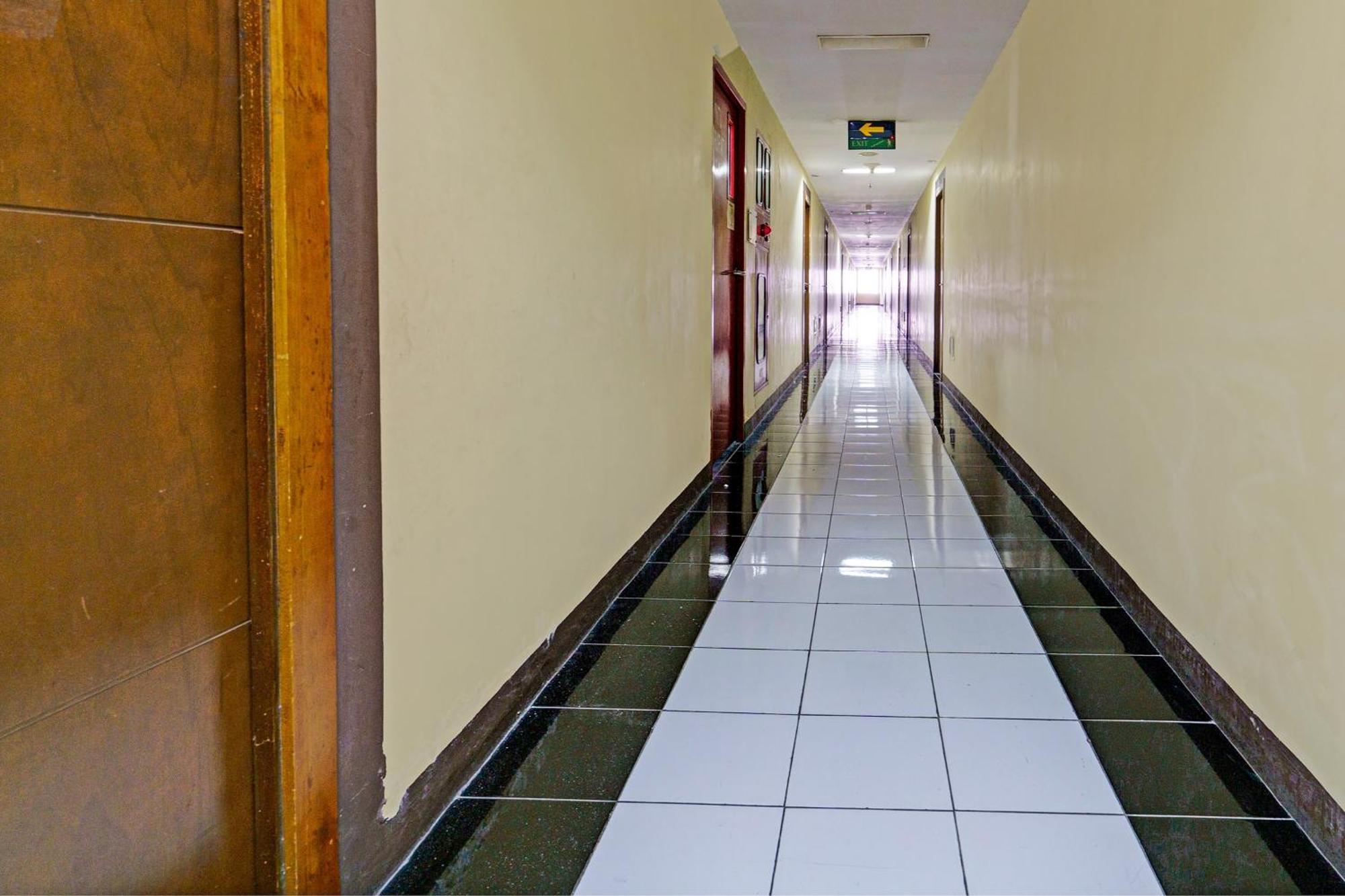 Oyo Life 93170 Apartement Gateway Cicadas By Mr Pro Бандунг Екстериор снимка